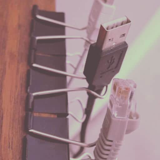 ordenar cables clips