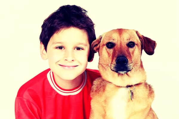 niño y perro